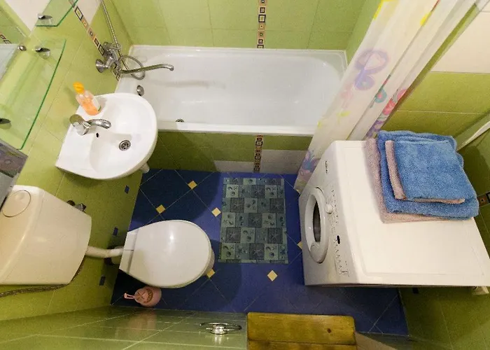 On Svobody Avenue 47 アパート