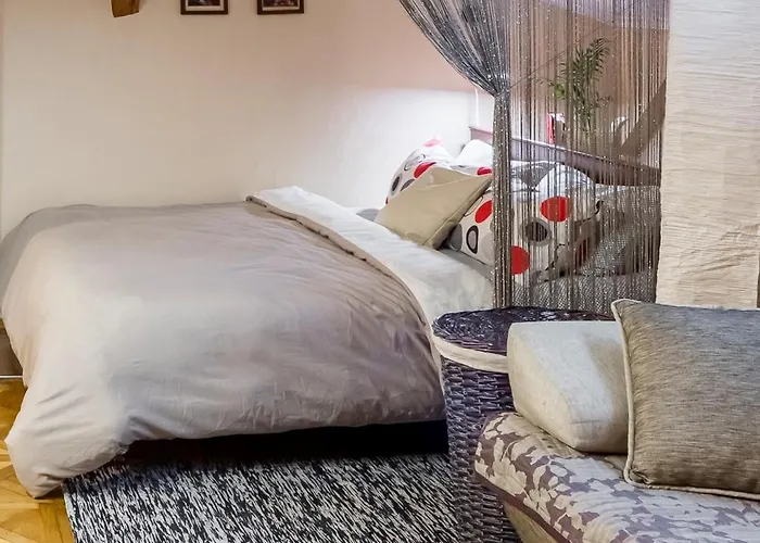 On Svobody Avenue 47 דירה