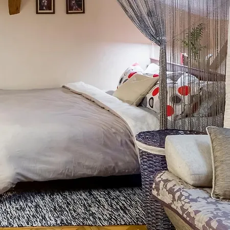 On Svobody Avenue 47 Lägenhet